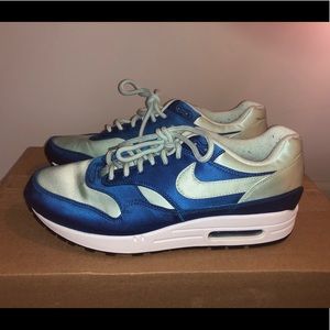Men’s size 8 Women’s size 9.5 air max